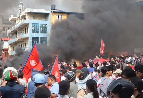 2025_Nepalese_Gen_Z_protesters_infront_of_Bharatpur_mahanagarpalika_office