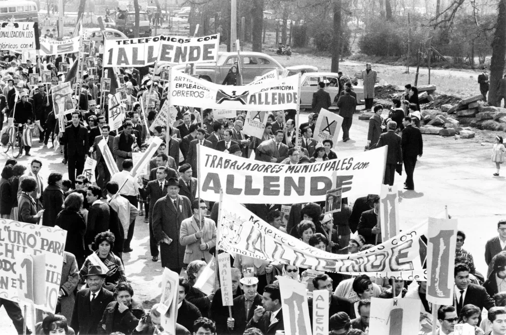 Allende_supporters Chili