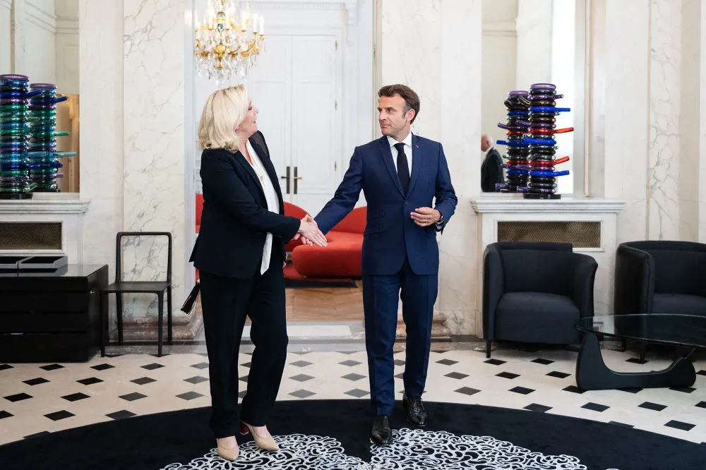 Marine-Le-Pen-assure-qu-Emmanuel-Macron-a-evoque-un-gouvernement-d-union-nationale-avec-elle Imaginons