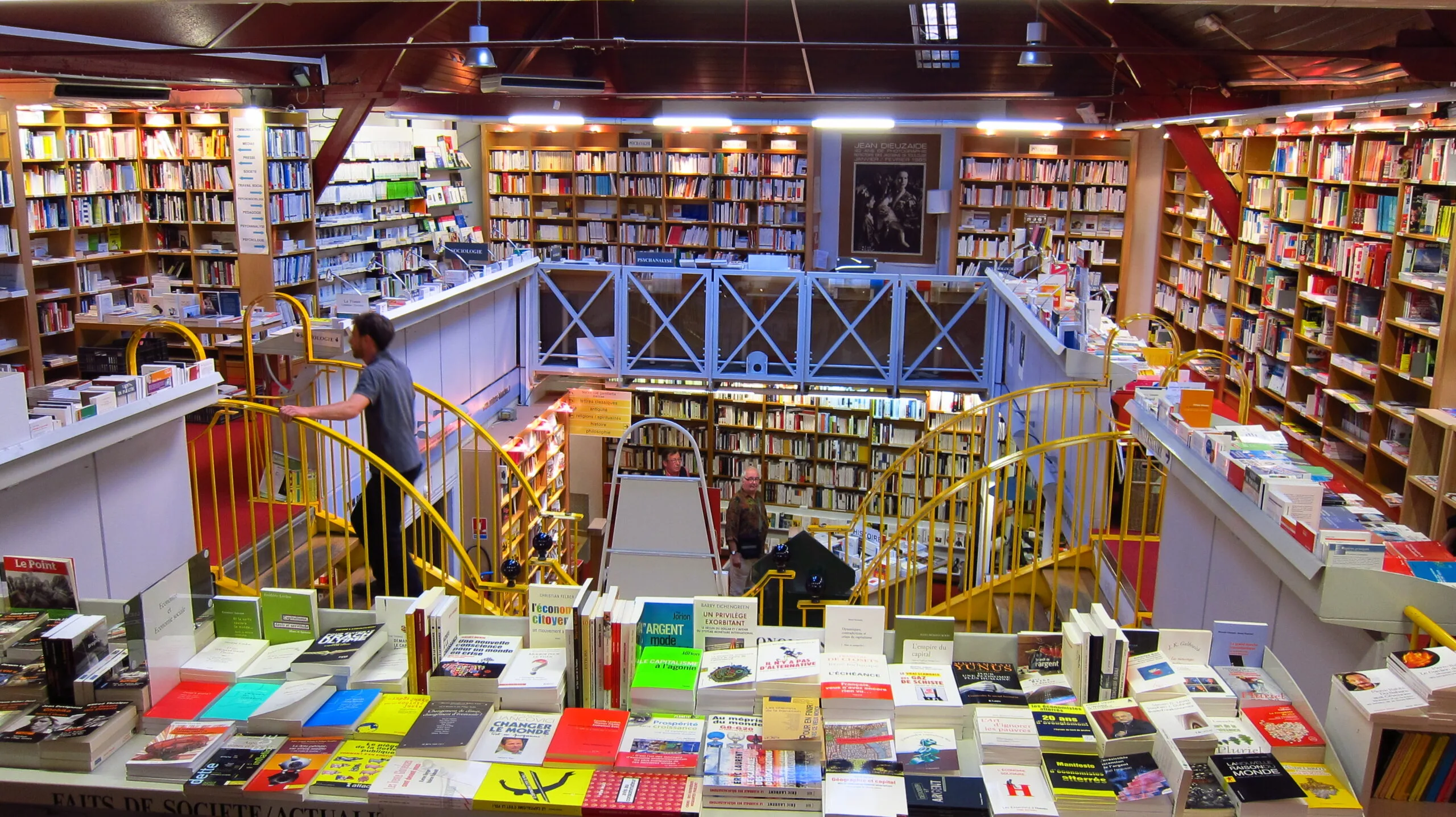 “Les employé.e.s des librairies sont fatiguées par un travail physique épuisant et ne veulent pas être exposées inutilement au virus”